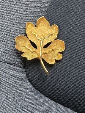 B.S.K Gold tone leaf  brooch pin 2"